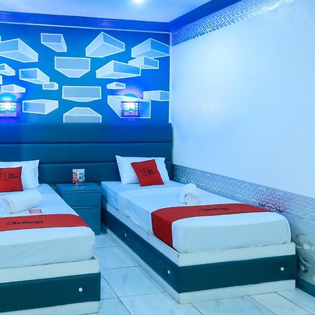 Reddoorz Plus @ Castle Chateau Iloilo ภายนอก รูปภาพ