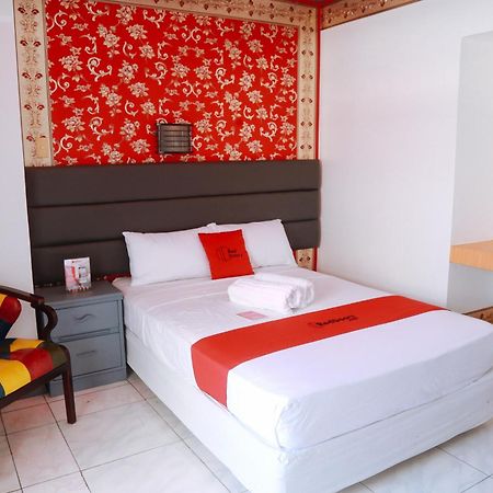 Reddoorz Plus @ Castle Chateau Iloilo ภายนอก รูปภาพ